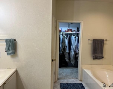 3941 Creek Crossing Drive - Photo Thumbnail 5