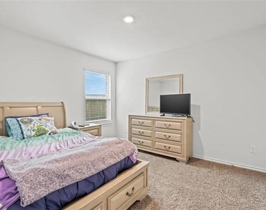171 Seabiscuit Drive - Photo Thumbnail 6