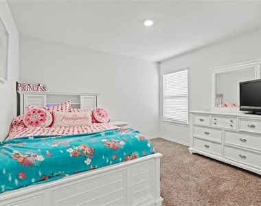 171 Seabiscuit Drive - Photo Thumbnail 8