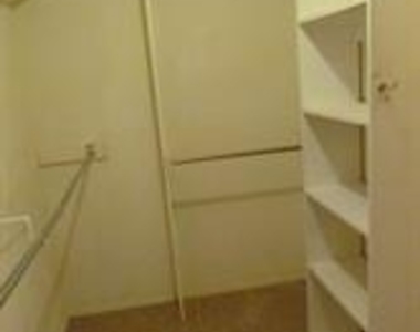 2207 Canterbury Court - Photo Thumbnail 14