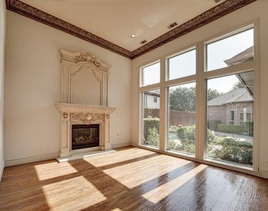 5004 Castle Creek Court - Photo Thumbnail 4