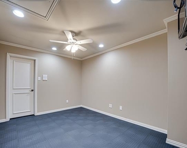 5004 Castle Creek Court - Photo Thumbnail 28