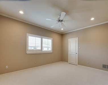 5004 Castle Creek Court - Photo Thumbnail 24