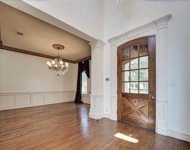 5004 Castle Creek Court - Photo Thumbnail 7