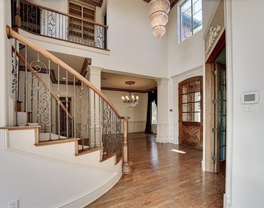5004 Castle Creek Court - Photo Thumbnail 2