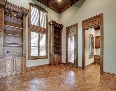 5004 Castle Creek Court - Photo Thumbnail 8
