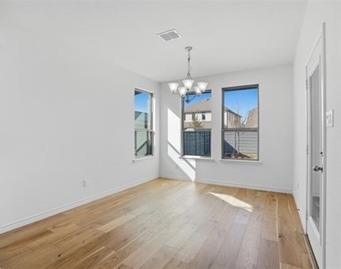 537 Oakmoss Street - Photo Thumbnail 7