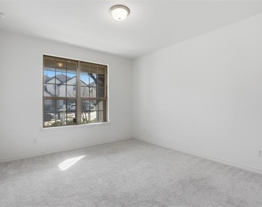 537 Oakmoss Street - Photo Thumbnail 3