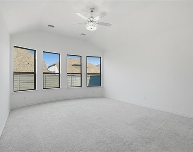 537 Oakmoss Street - Photo Thumbnail 12