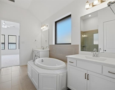 537 Oakmoss Street - Photo Thumbnail 15