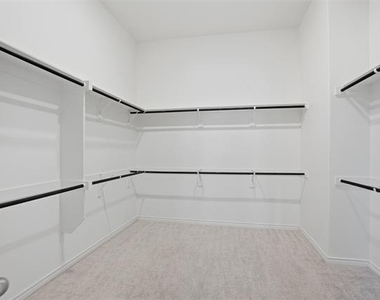 537 Oakmoss Street - Photo Thumbnail 14