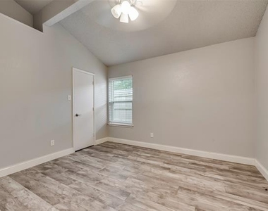 1002 Canary Lane - Photo Thumbnail 13