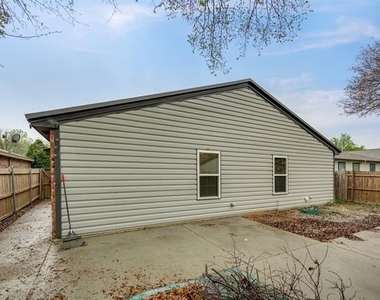 1002 Canary Lane - Photo Thumbnail 16