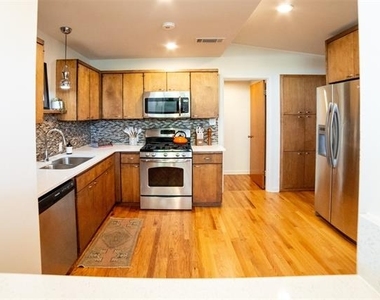 3259 Binyon Street - Photo Thumbnail 7