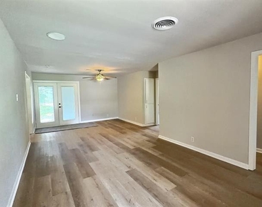 111 Doris Drive - Photo Thumbnail 1