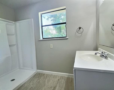 111 Doris Drive - Photo Thumbnail 10