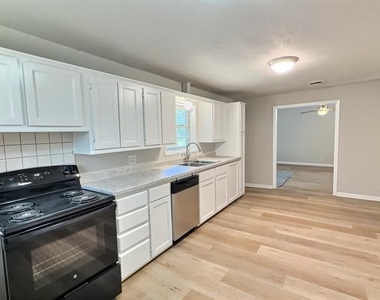 111 Doris Drive - Photo Thumbnail 6