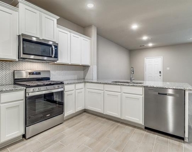 3740 Paradise Way - Photo Thumbnail 4