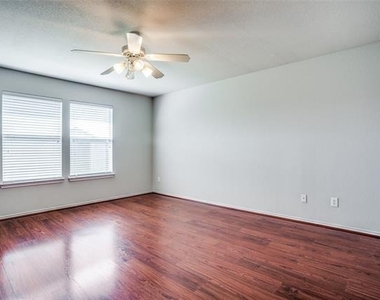 821 Oak Hollow Lane - Photo Thumbnail 20