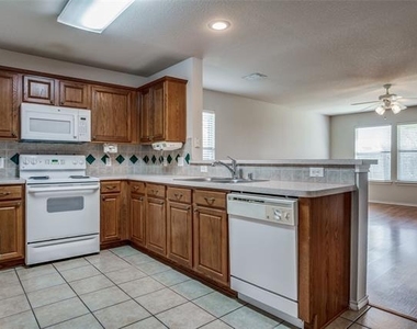 821 Oak Hollow Lane - Photo Thumbnail 8
