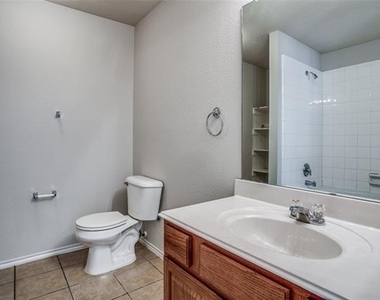 821 Oak Hollow Lane - Photo Thumbnail 22