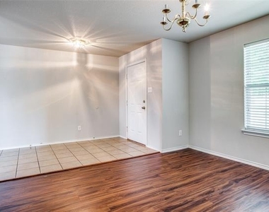 821 Oak Hollow Lane - Photo Thumbnail 3