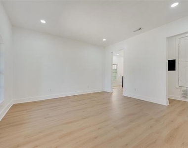 506 N Lancaster Avenue - Photo Thumbnail 18