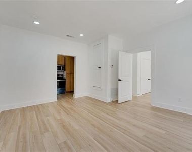 506 N Lancaster Avenue - Photo Thumbnail 6