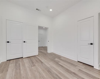 506 N Lancaster Avenue - Photo Thumbnail 22