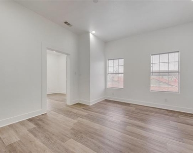 506 N Lancaster Avenue - Photo Thumbnail 31