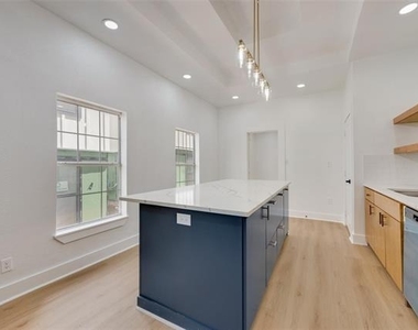 506 N Lancaster Avenue - Photo Thumbnail 10