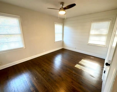 112 Savannah Street - Photo Thumbnail 2