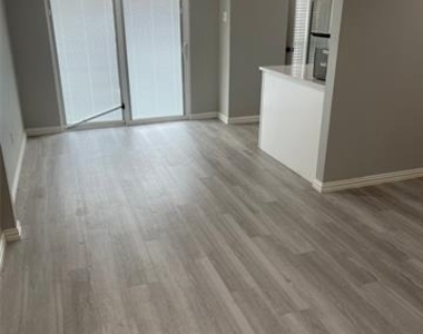 4652 Matilda Street - Photo Thumbnail 2