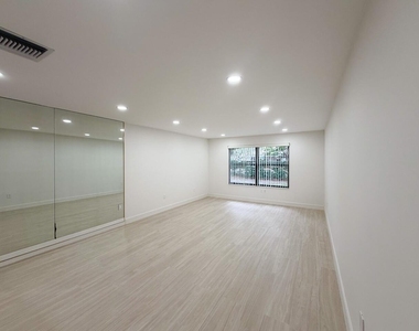 13165 Chadwick Court - Photo Thumbnail 6