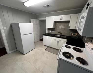 411 Marietta Street - Photo Thumbnail 21