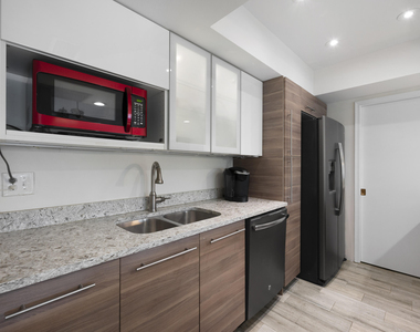11863 Wimbledon Circle - Photo Thumbnail 3