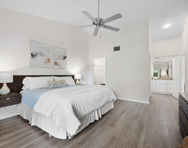 11863 Wimbledon Circle - Photo Thumbnail 15