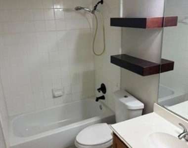 8806 Oakwood Lane - Photo Thumbnail 12