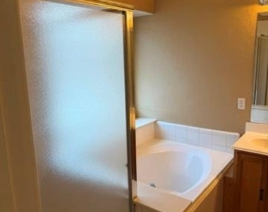 8806 Oakwood Lane - Photo Thumbnail 7