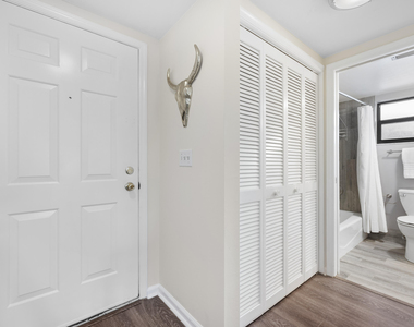 11863 Wimbledon Circle - Photo Thumbnail 7