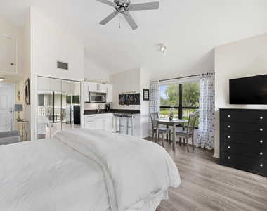 11863 Wimbledon Circle - Photo Thumbnail 6