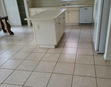 121 Tuscany Drive - Photo Thumbnail 3