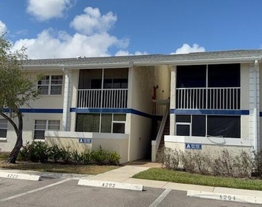 1500 Se Royal Green Circle - Photo Thumbnail 21