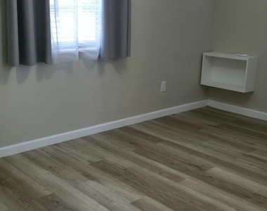 1203 Chateau Park Drive - Photo Thumbnail 13