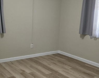 1203 Chateau Park Drive - Photo Thumbnail 8