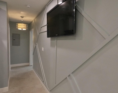 382 E Royal Palm Road - Photo Thumbnail 5