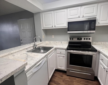 718 Executive Center Drive - Photo Thumbnail 4