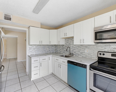 4152 Inverrary Drive - Photo Thumbnail 2