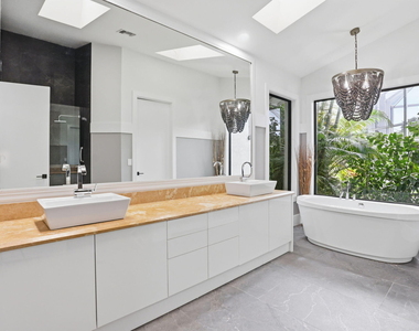 11180 Isle Brook Court - Photo Thumbnail 20