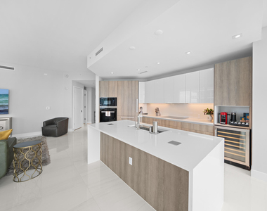 3100 N Ocean Drive - Photo Thumbnail 11